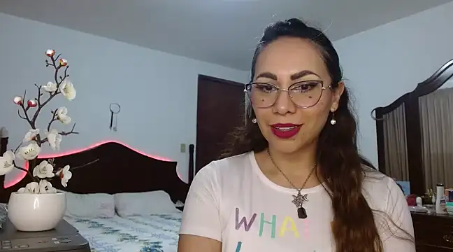 Snapshot of AloLovely_ chatting on 02/11/25, 12:59 AloLovely online show from 02/11/25, 12:59