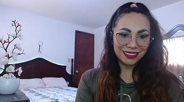 Snapshot of AloLovely_ chatting on 02/11/25, 09:25 AloLovely online show from 02/11/25, 09:25