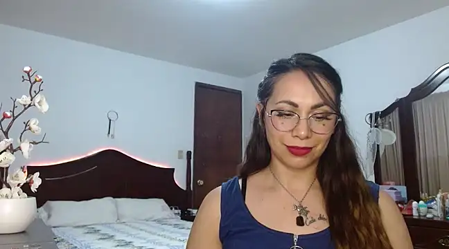 Snapshot of AloLovely_ chatting on 02/19/25, 02:33 AloLovely online show from 02/19/25, 02:33