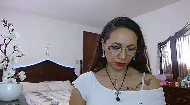 Snapshot of AloLovely_ chatting on 03/20/25, 05:58 AloLovely online show from 03/20/25, 05:58