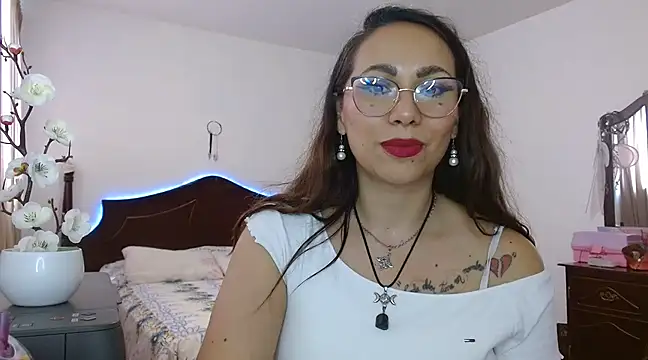 Snapshot of AloLovely_ chatting on 03/20/25, 09:02 AloLovely online show from 03/20/25, 09:02