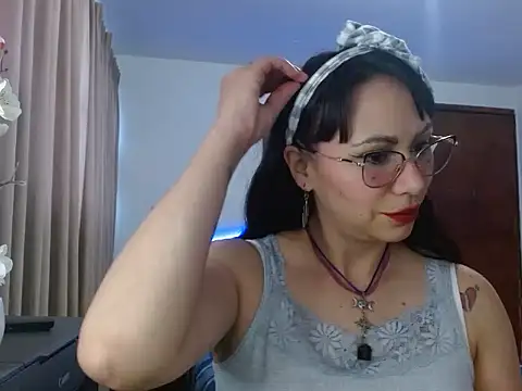 Snapshot of AloLovely_ chatting on 03/24/26, 12:15 AloLovely online show from 03/24/26, 12:15