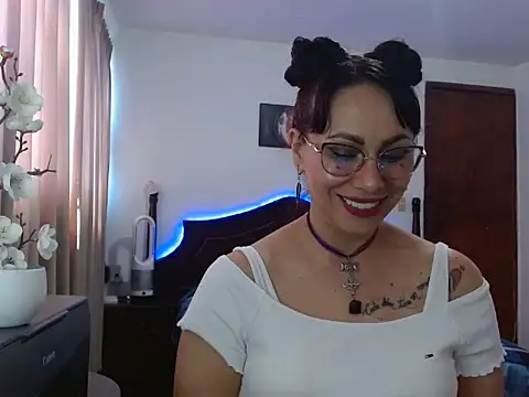 Snapshot of AloLovely_ chatting on 03/27/26, 08:41 AloLovely online show from 03/27/26, 08:41