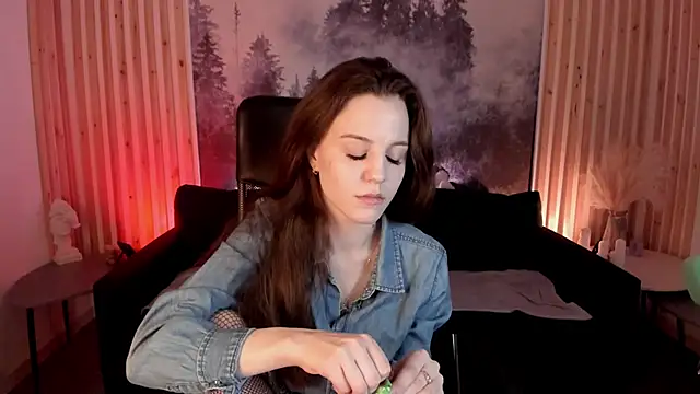 Snapshot of MilaStoyne chatting on 02/12/25, 12:01 MilaStoyne online show from 02/12/25, 12:01