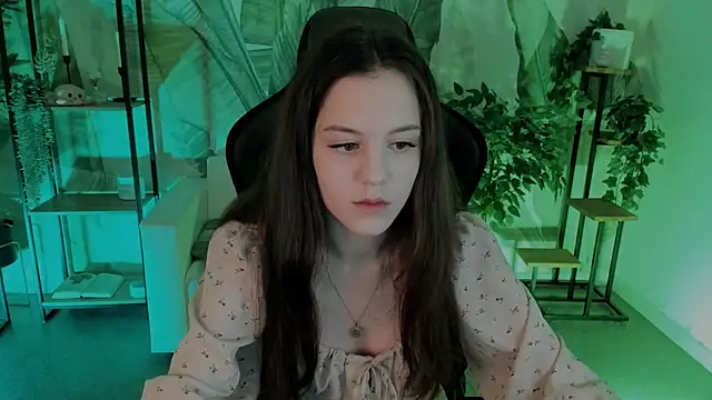 Snapshot of MilaStoyne chatting on 02/14/25, 05:51 MilaStoyne online show from 02/14/25, 05:51