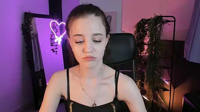 Snapshot of MilaStoyne chatting on 02/24/25, 11:30 MilaStoyne online show from 02/24/25, 11:30