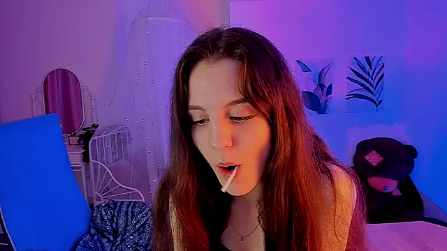 Snapshot of MilaStoyne chatting on 03/04/25, 12:33 MilaStoyne online show from 03/04/25, 12:33