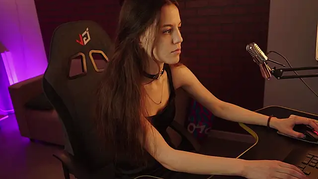 Snapshot of MilaStoyne chatting on 03/19/25, 05:41 MilaStoyne online show from 03/19/25, 05:41