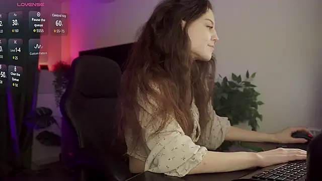 Snapshot of MilaStoyne chatting on 10/29/25, 06:15 MilaStoyne online show from 10/29/25, 06:15