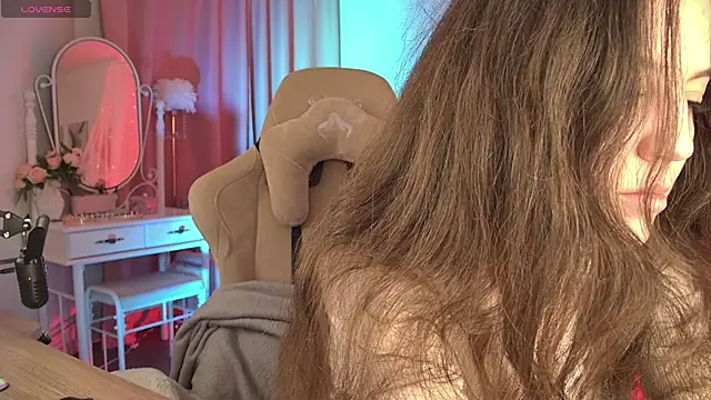 Snapshot of MilaStoyne chatting on 11/27/25, 06:59 MilaStoyne online show from 11/27/25, 06:59