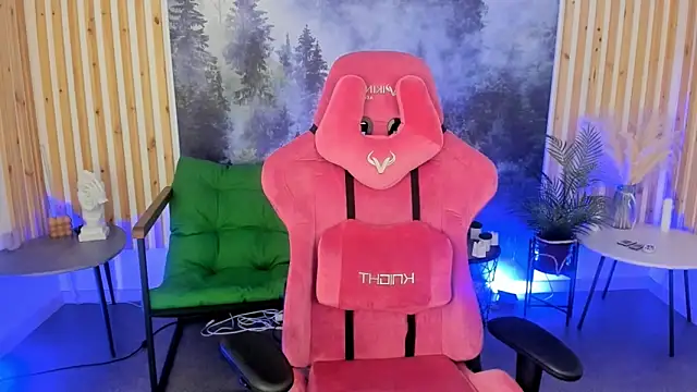 Snapshot of MilaStoyne chatting on 12/03/25, 08:12 MilaStoyne online show from 12/03/25, 08:12