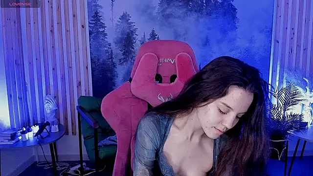 Snapshot of MilaStoyne chatting on 12/15/25, 08:29 MilaStoyne online show from 12/15/25, 08:29