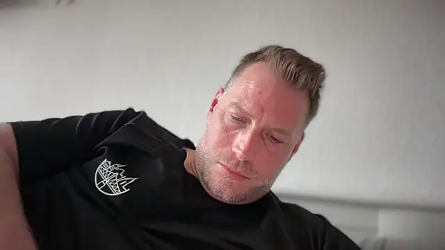 Christian87xxx online show from 04/18/26, 04:33