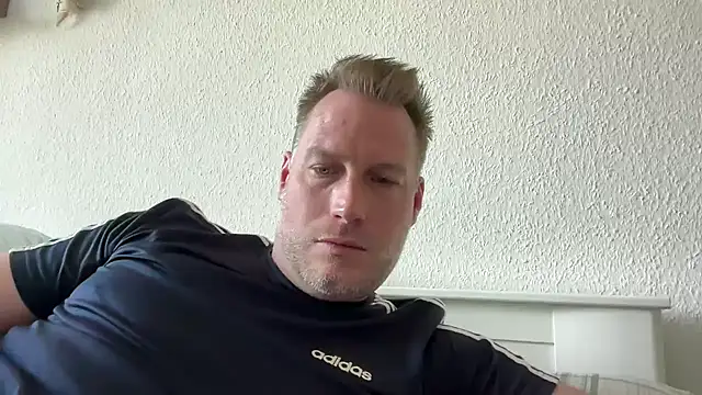 Snapshot of Christian87xxx chatting on 05/03/26, 10:43 Christian87xxx online show from 05/03/26, 10:43