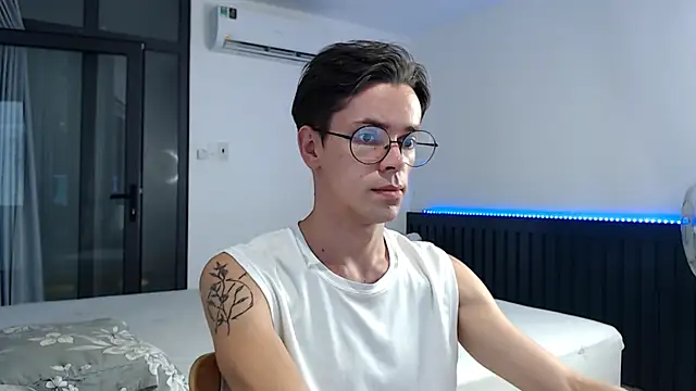 William Henry  online show from 10/19/25, 01:39