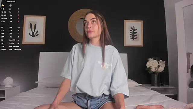 AlannaRussell  online show from 10/29/25, 07:04