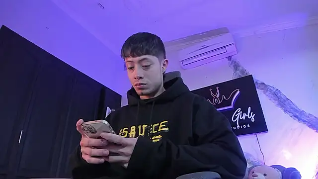 marcuscollins1  online show from 03/18/26, 12:30