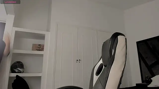 marcuscollins1  online show from 04/23/26, 02:08