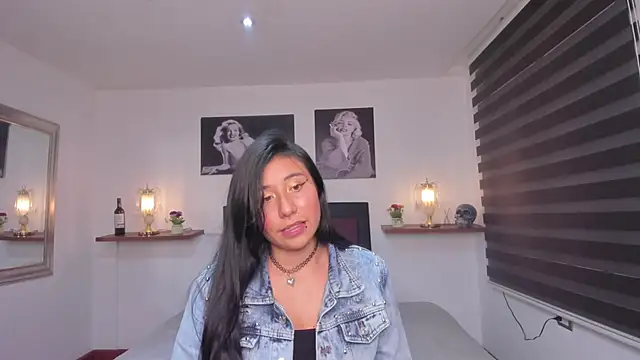 Snapshot of Nohemi_louse chatting on 02/01/25, 07:23 Nohemi louse online show from 02/01/25, 07:23