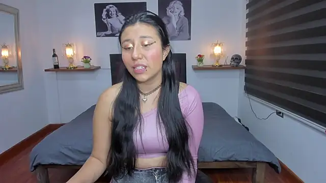 Snapshot of Nohemi_louse chatting on 02/04/25, 07:33 Nohemi louse online show from 02/04/25, 07:33