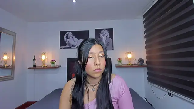 Snapshot of Nohemi_louse chatting on 02/04/25, 10:34 Nohemi louse online show from 02/04/25, 10:34