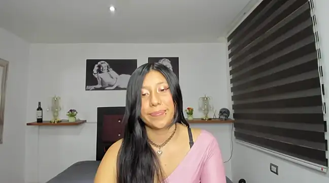 Snapshot of Nohemi_louse chatting on 02/08/25, 07:38 Nohemi louse online show from 02/08/25, 07:38
