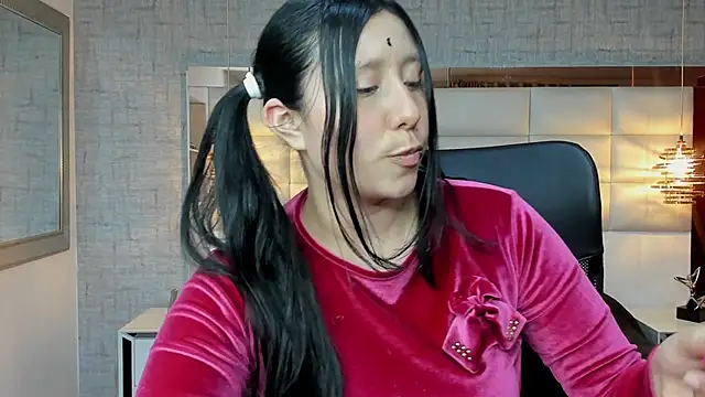 Snapshot of Nohemi_louse chatting on 10/06/25, 07:11 Nohemi louse online show from 10/06/25, 07:11
