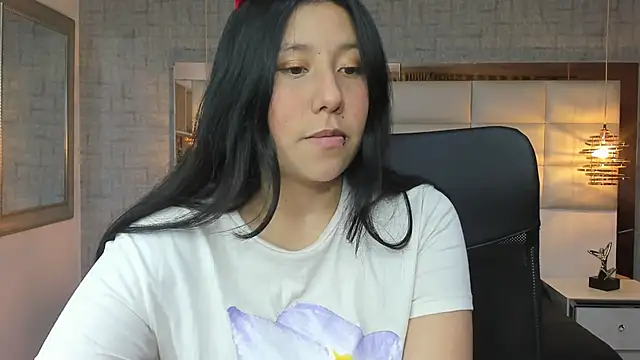 Snapshot of Nohemi_louse chatting on 10/13/25, 06:52 Nohemi louse online show from 10/13/25, 06:52