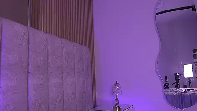 sara lopee1 online show from 03/25/26, 12:00