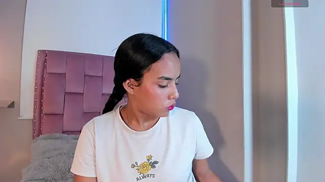 Roxy Stonee online show from 04/20/26, 07:26