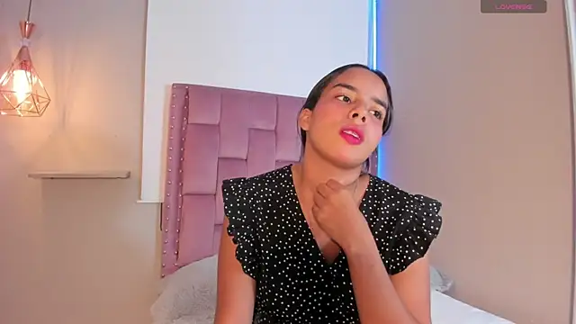 Roxy Stonee online show from 04/21/26, 07:28