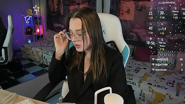 kaisajenner online show from 02/21/25, 08:49