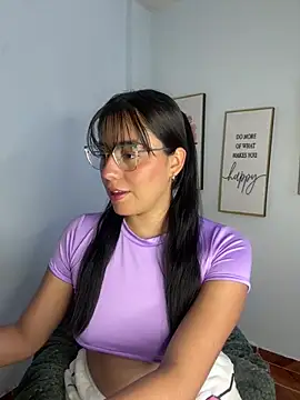 Snapshot of megan_cl chatting on 02/17/25, 02:59 megan cl online show from 02/17/25, 02:59