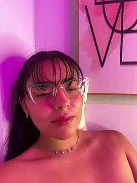 Snapshot of megan_cl chatting on 02/18/25, 03:31 megan cl online show from 02/18/25, 03:31