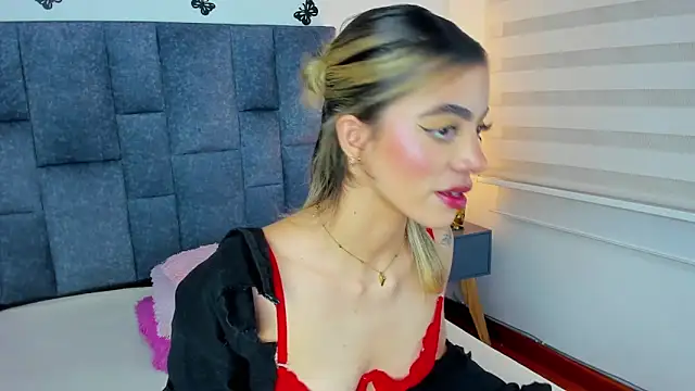 Snapshot of Violetta_Ficher chatting on 04/26/26, 02:42 Violetta Ficher online show from 04/26/26, 02:42