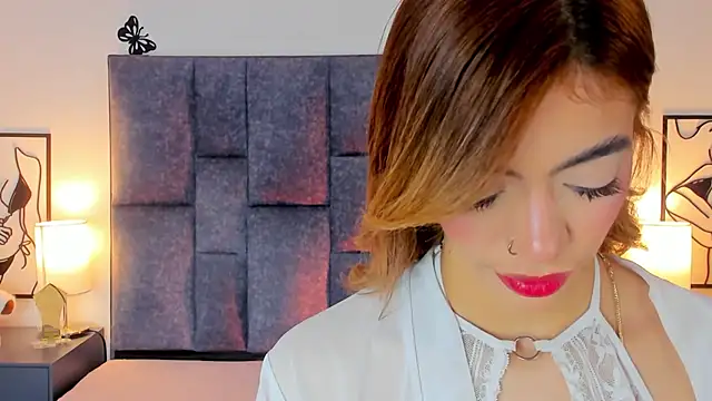 Snapshot of Violetta_Ficher chatting on 06/16/26, 02:14 Violetta Ficher online show from 06/16/26, 02:14