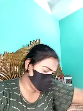 Snapshot of monekhan123 chatting on 10/26/25, 04:13 monekhan123 online show from 10/26/25, 04:13