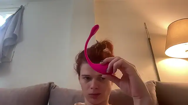 Snapshot of ScarletBottom chatting on 09/16/25, 06:14 ScarletBottom online show from 09/16/25, 06:14