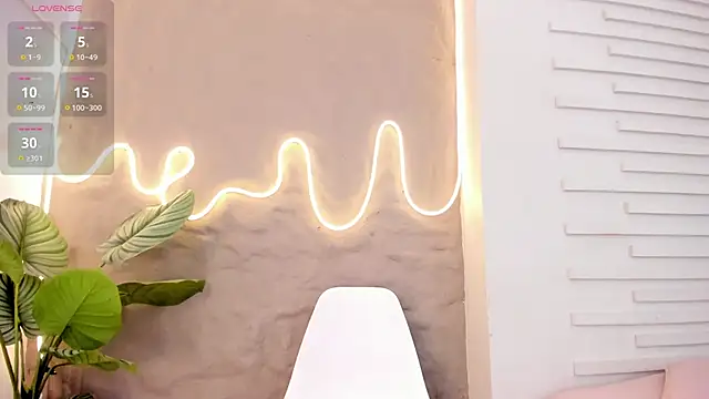 Lia Guzman online show from 02/22/25, 11:46