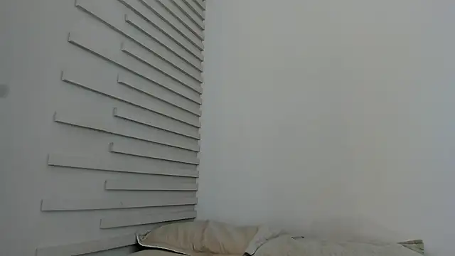 Lia Guzman online show from 02/23/25, 02:57