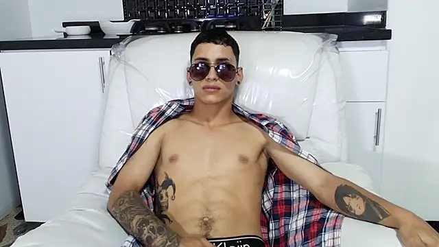 Snapshot of JhoanLeandro chatting on 01/31/25, 11:35 JhoanLeandro online show from 01/31/25, 11:35