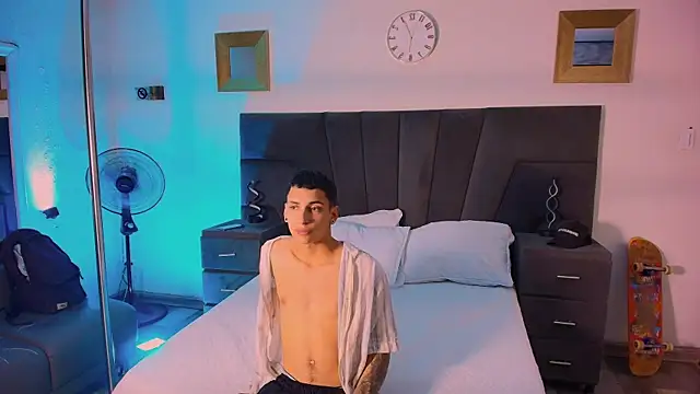 Snapshot of JhoanLeandro chatting on 02/05/25, 04:06 JhoanLeandro online show from 02/05/25, 04:06