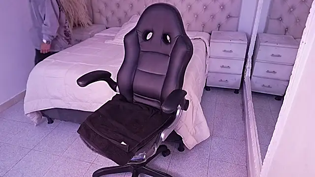 JhoanLeandro online show from 04/10/26, 06:18