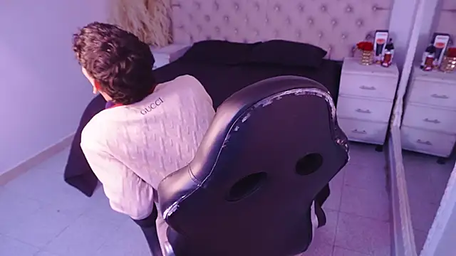 JhoanLeandro online show from 04/17/26, 07:33