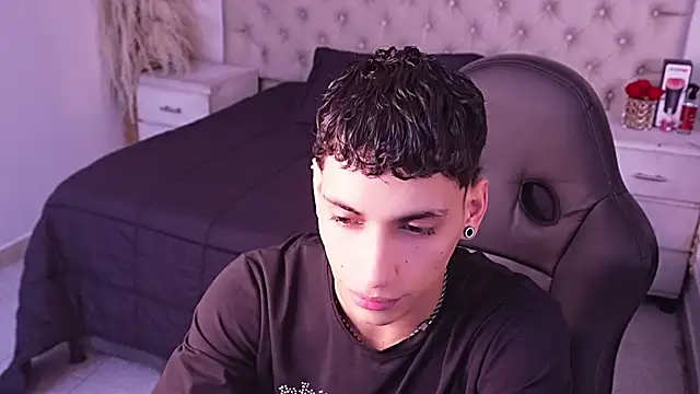 JhoanLeandro online show from 04/24/26, 06:38