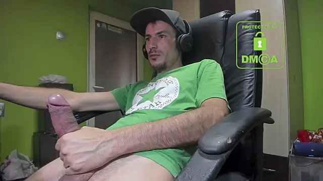 Snapshot of BigCumShoot chatting on 01/03/25, 09:15 BigCumShoot online show from 01/03/25, 09:15