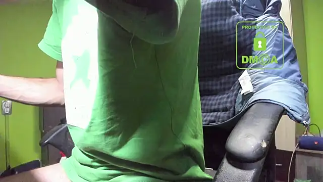 Snapshot of BigCumShoot chatting on 01/31/25, 04:14 BigCumShoot online show from 01/31/25, 04:14