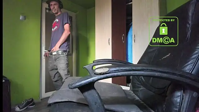 Snapshot of BigCumShoot chatting on 09/28/25, 06:52 BigCumShoot online show from 09/28/25, 06:52