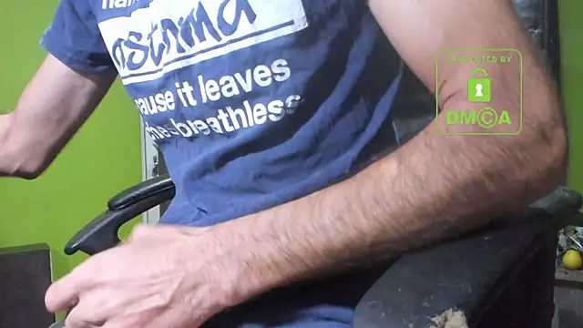 Snapshot of BigCumShoot chatting on 11/06/25, 05:52 BigCumShoot online show from 11/06/25, 05:52