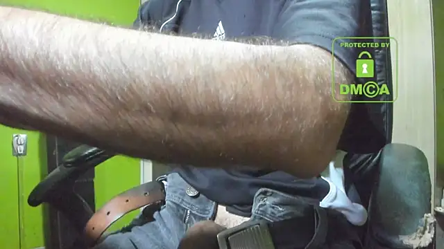 Snapshot of BigCumShoot chatting on 12/15/25, 07:23 BigCumShoot online show from 12/15/25, 07:23